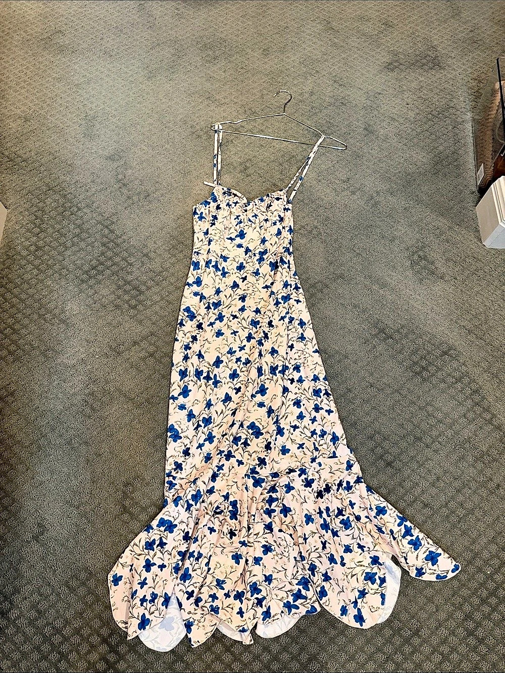 Floral Maxi Dress in White & Blue Like New commence small
